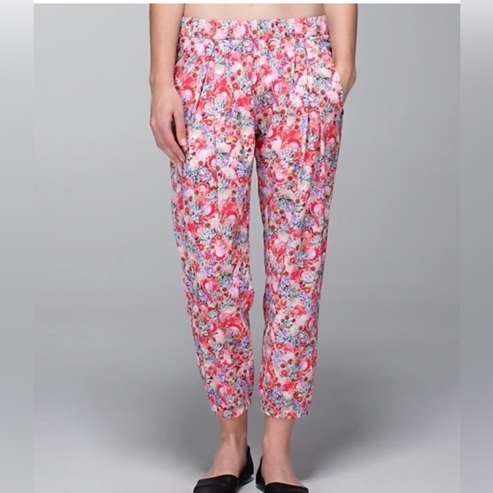 Lululemon Pink Floral Jogger Pants Sz 4